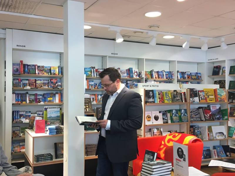 Författaren Tony Johansson – ny krönikör för Vad som helst men aldrig&nbsp;SD