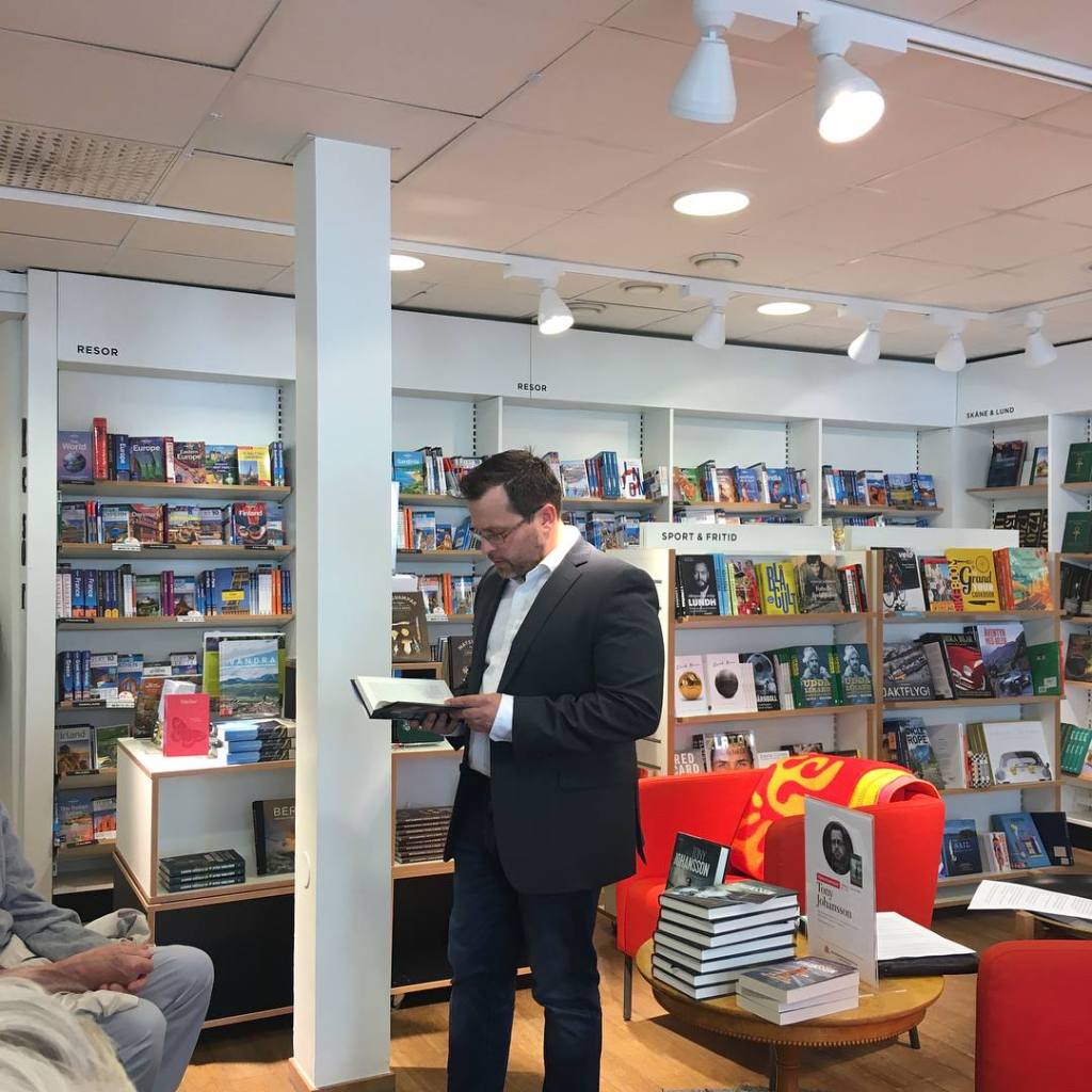 Författaren Tony Johansson – ny krönikör för Vad som helst men aldrig&nbsp;SD